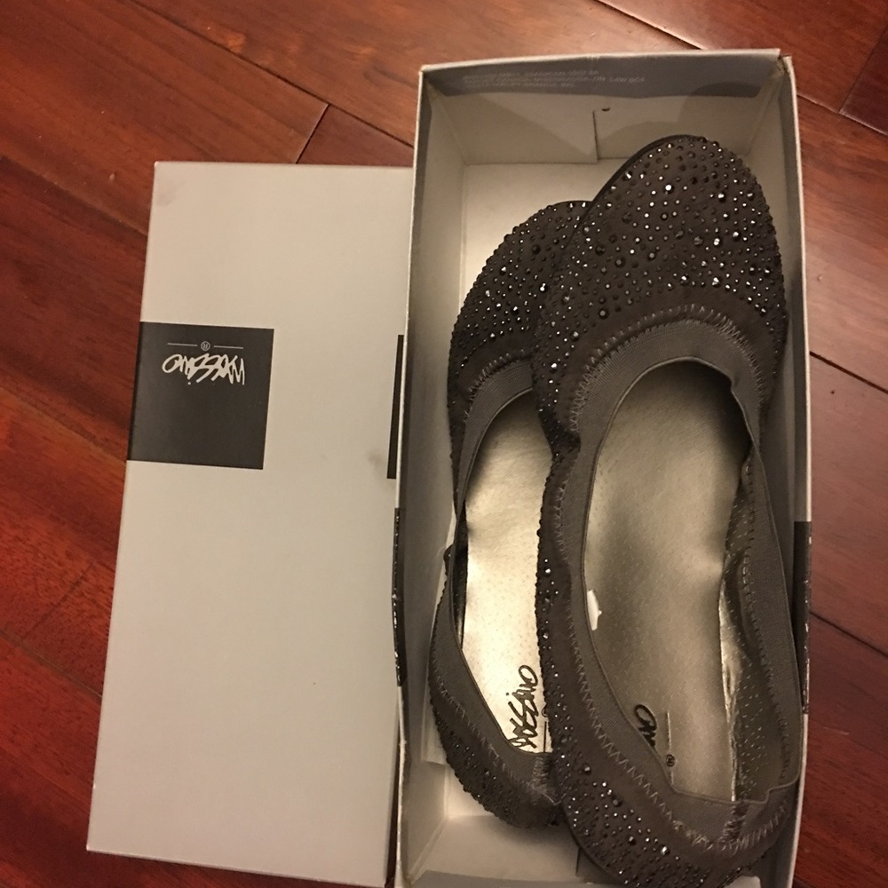 Sparkly flat shoes